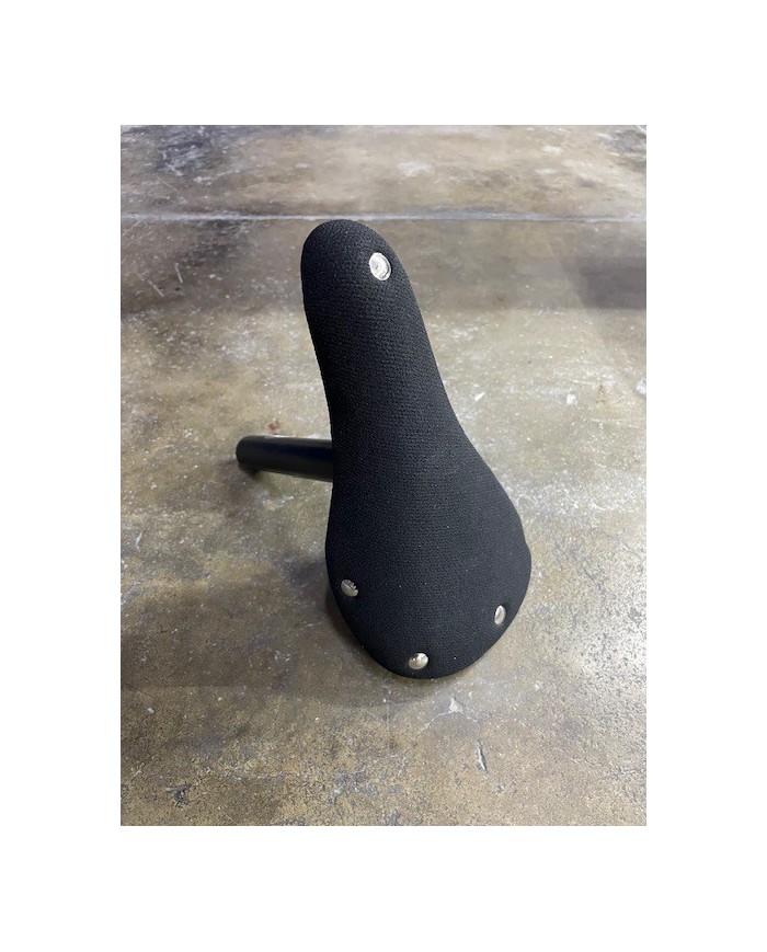 SILLIN COMBO TACHUELAS NEGRO SILLIN COMBO TACHUELAS NEGRO