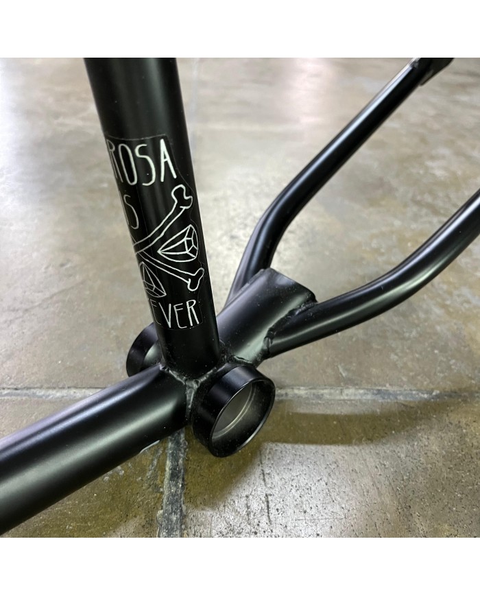 CUADRO SUBROSA LETUM 20.75" NEGRO CUADRO SUBROSA LETUM 20.75" NEGRO