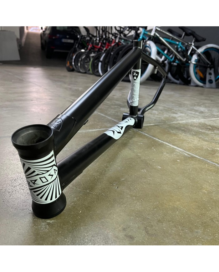 CUADRO SUBROSA TIRO 20.5" NEGRO CUADRO SUBROSA TIRO 20.5" NEGRO